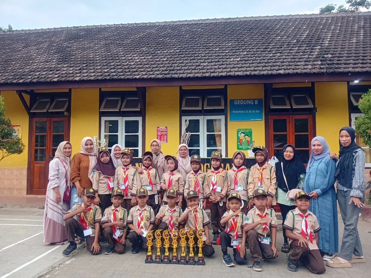 SD NEGERI 3 TLOGOSARI MENDAPAT 7 PIALA DALAM PESTA SIAGA KECAMATAN SUMBERMALANG